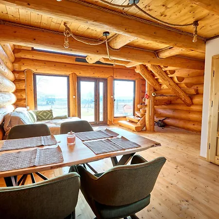 Golden Log House Chalet *